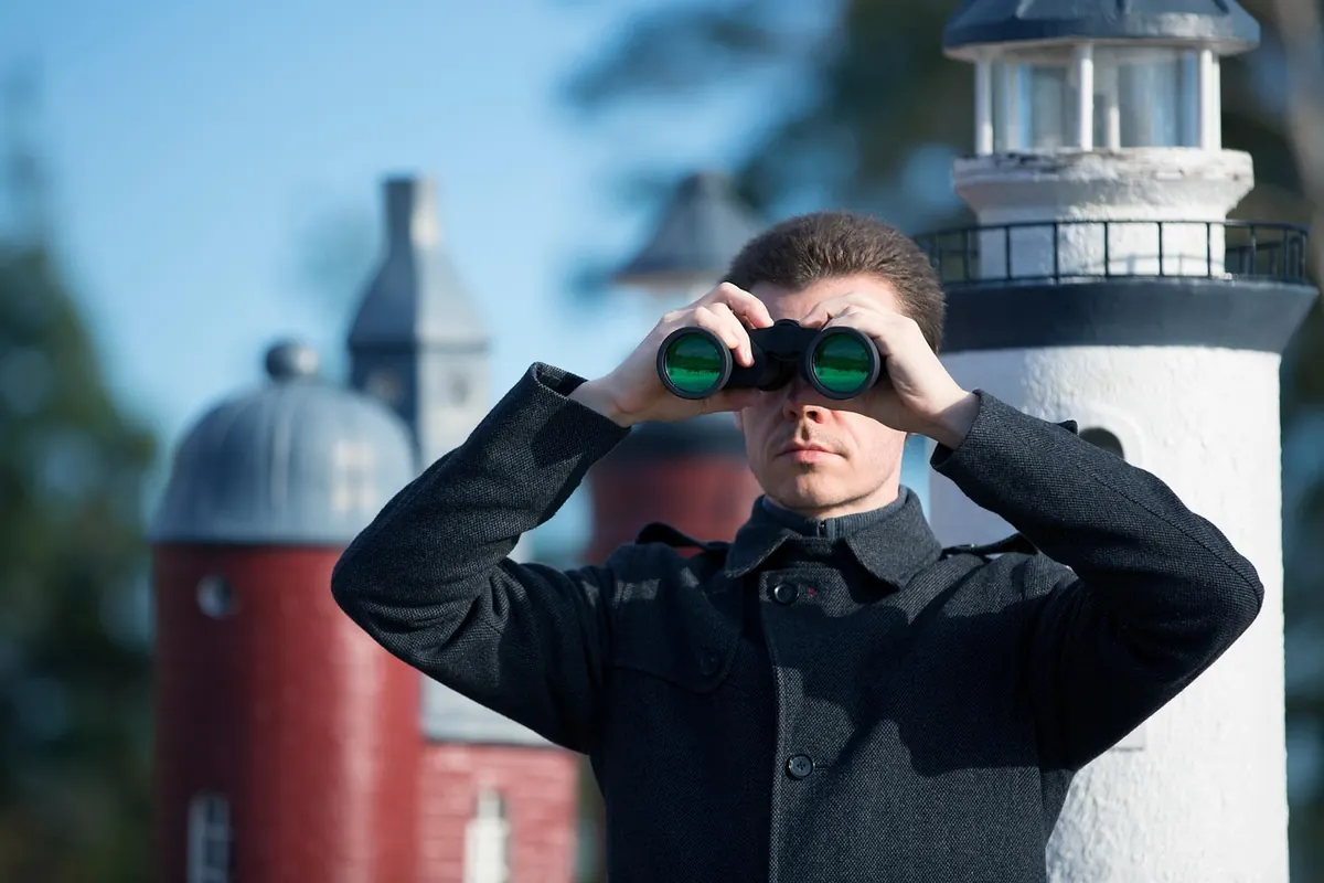 The Beginner's Guide to British Birdwatching: Binoculars, Field Guides and Your First Local Patch